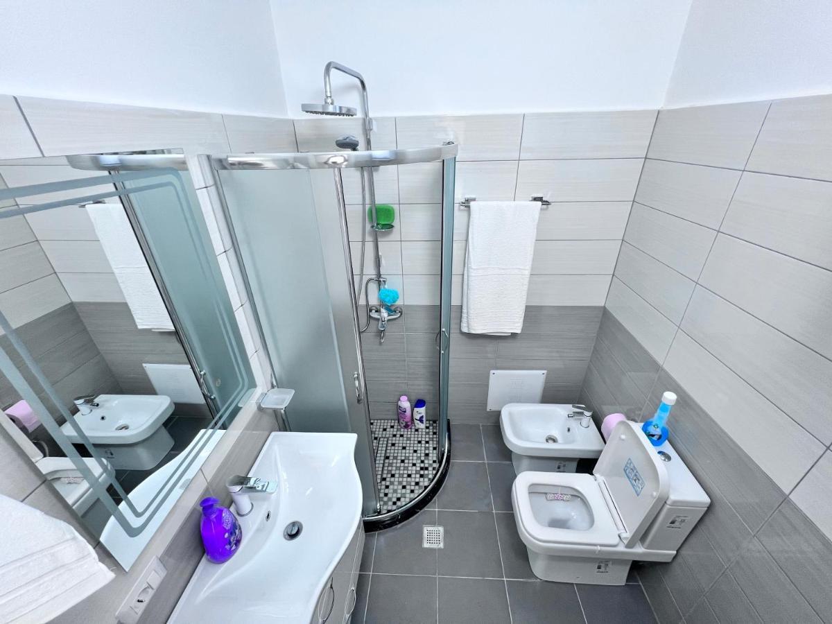 White Luxury Apartment Shkoder Bagian luar foto